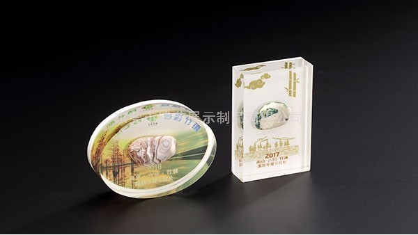 定制亞克力制品，應(yīng)該怎樣找供應(yīng)商呢？