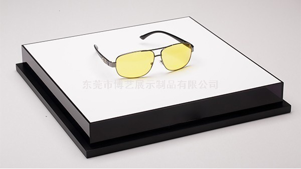 多少面的亞克力展示架展示效果更好呢？