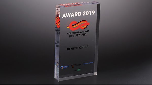 博藝亞克力臺(tái)牌日?？梢詰?yīng)用在哪些行業(yè)