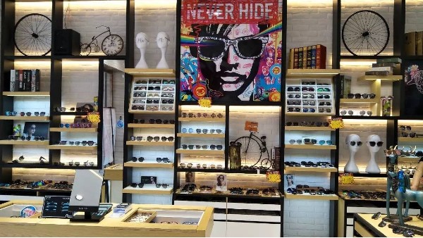 如何設計手機用的亞克力展示架呢？