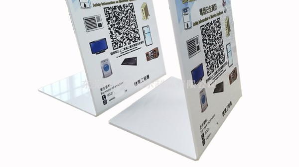作為亞克力展示架廠商，應(yīng)該怎樣做展示架才不會發(fā)黃呢？