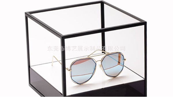 如何用亞克力展架來展示產(chǎn)品呢？